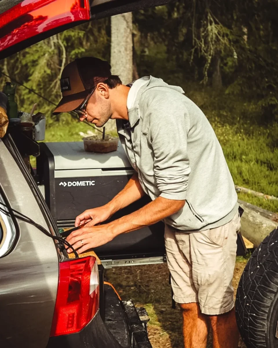 Matlagning i bakluckan på Volvo XC70