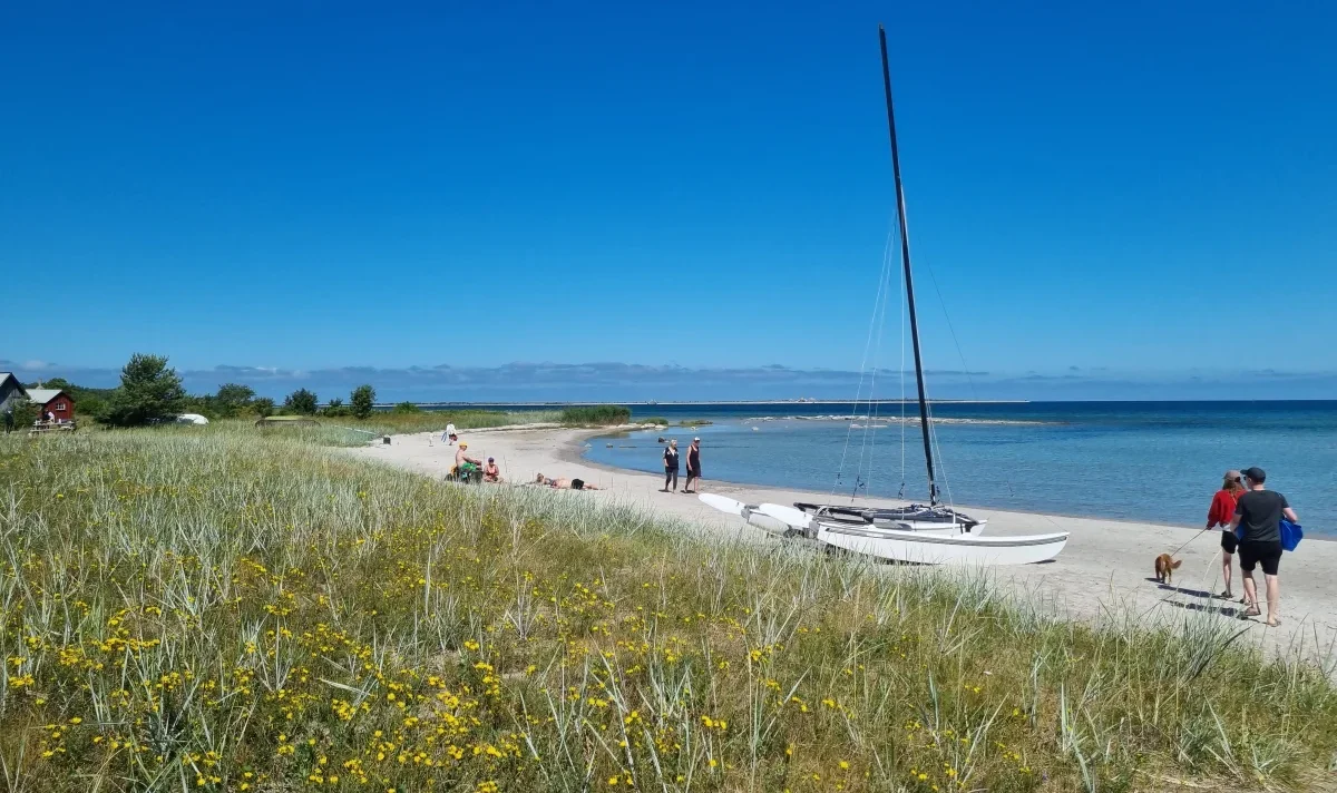 Stilla dag på badstranden vid Ekeviken på Fårö