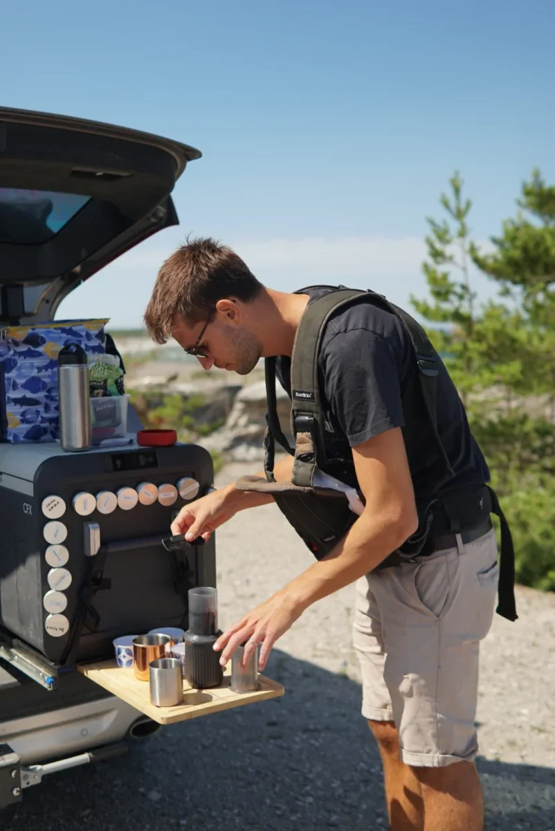 Kaffestopp längs en grusväg på Gotland