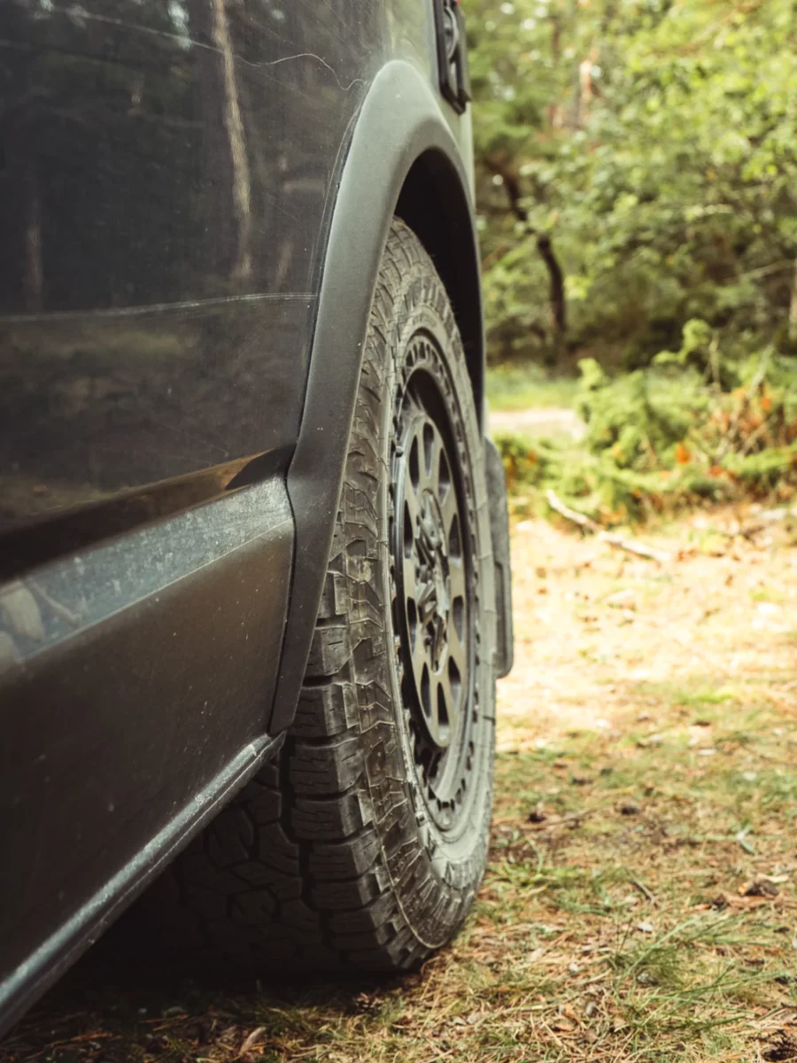 Däckmönstret på ett Toyo Open Country A/T III på en VW California