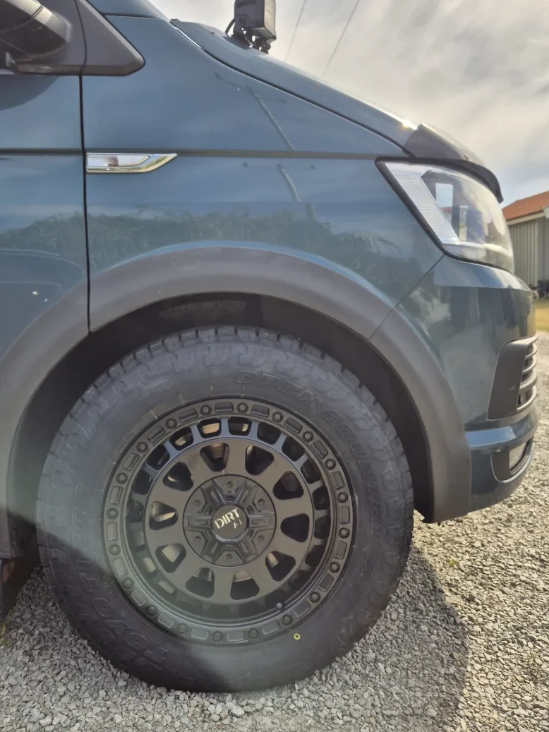 VW T6 California i profil på 235/65 R17 utan höjning